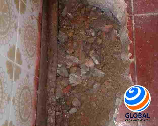 Encanador de Vazamentos de Água por Conta Alta com Orçamento Amigável